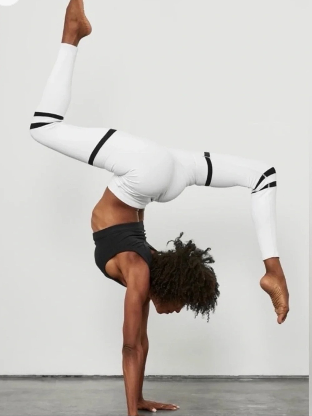 NWT Alo Yoga High Waist Legit Legging White Black size XS ribbed
